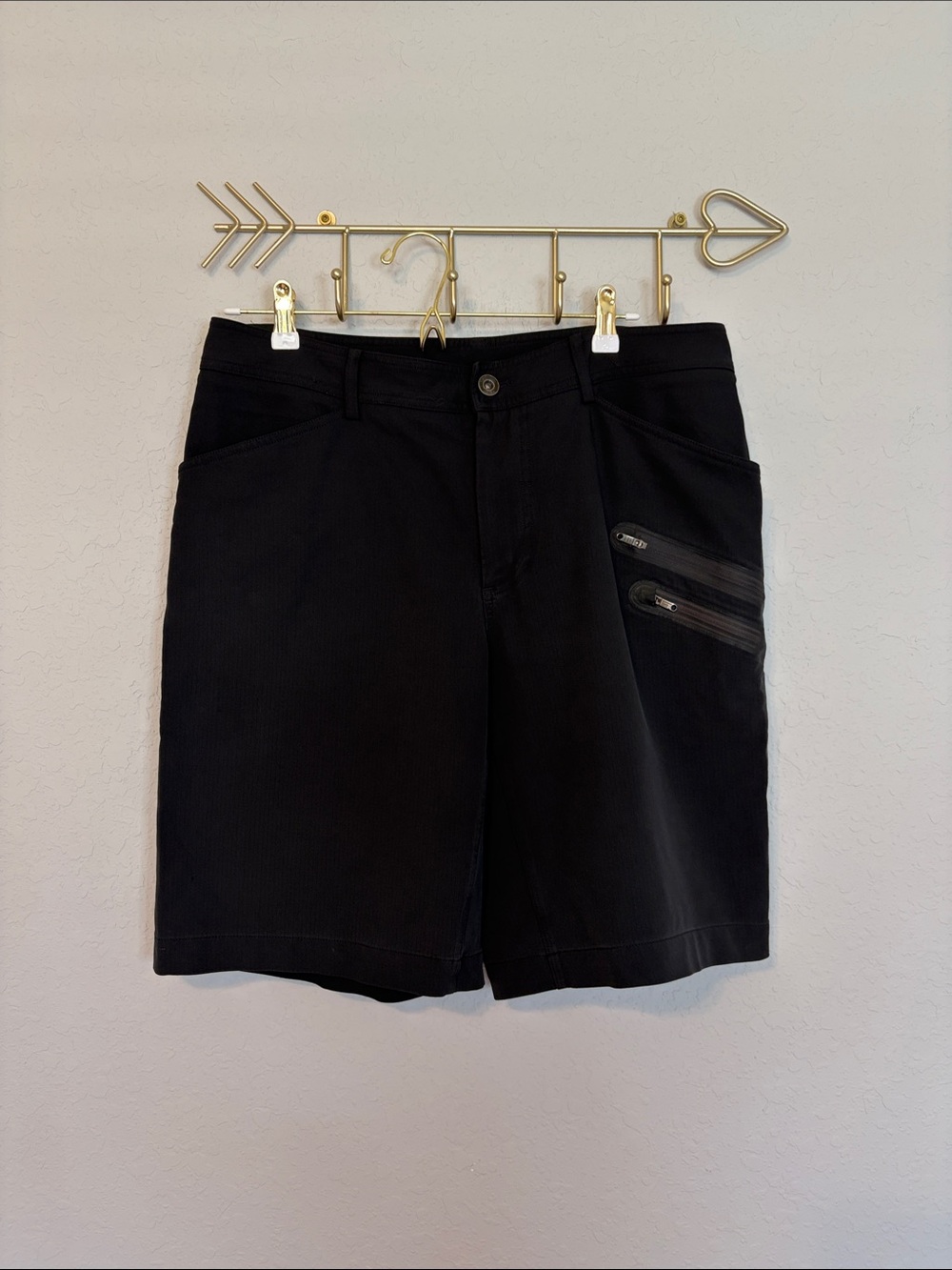 Lululemon Black Bermuda Knee Length Shorts Size 36